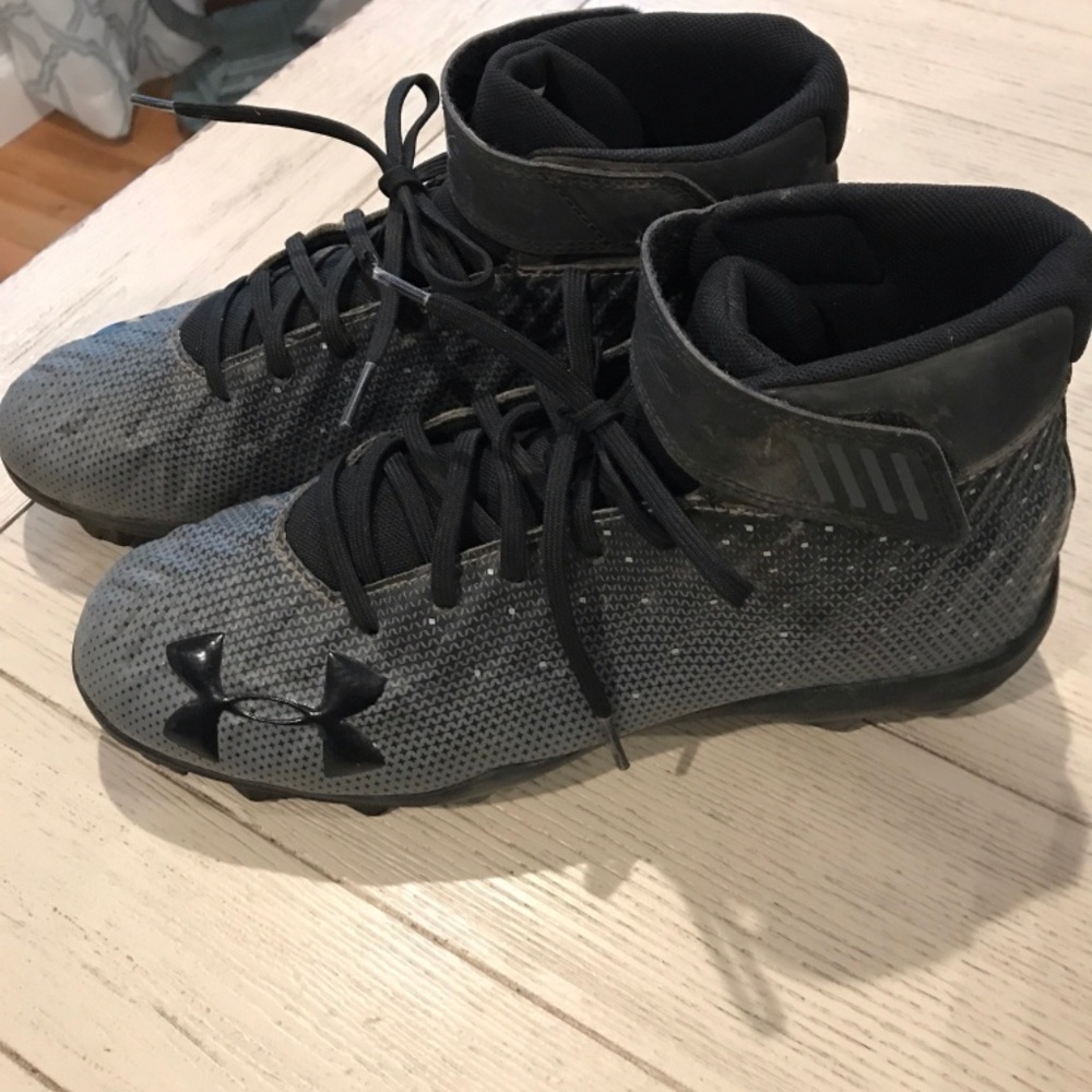 UNDER ARMOUR CLEATS